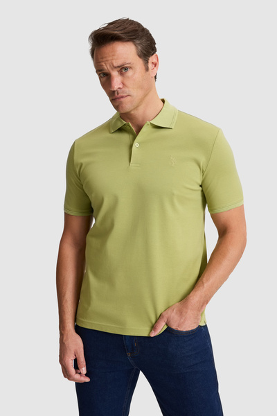 U.S. Polo Assn. تي شيرت رجالي أخضر اللون ذو قصة عادية وياقة بولو 50324938-VR016