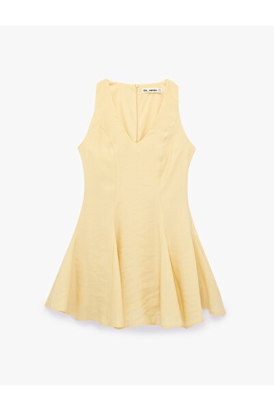 Koton Schmal geschnittenes, ärmelloses, gerüschtes Mini-A-Linien-Kleid mit V-...