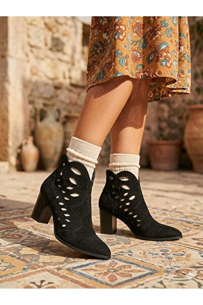 Frosty Black Summer Boots