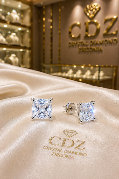 Crystal Diamond Zirconia Işıklı kutuda , parlak ve kaliteli 0.75 karat kare t...
