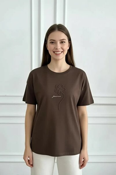yb yağmur butik T-Shirt with Floral Embroidery on the Front
