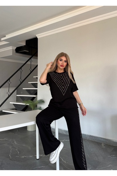 Bella Belluci طقم مرصع بالأحجار مع تفاصيل من التول على الظهر