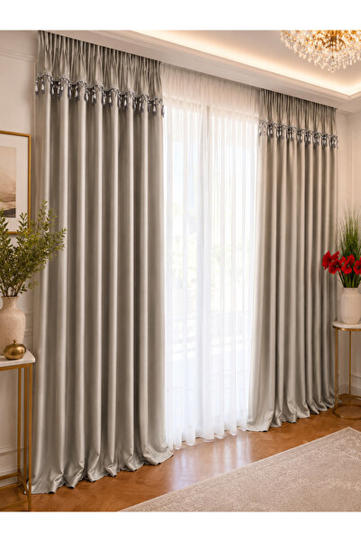 Liz Line Set doua draperii blackout, drapate cu ciucuri, accesorizate cu brid...