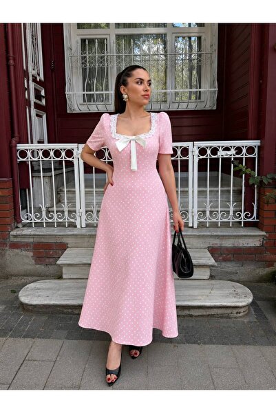 BNGL Boutique Kare yaka dantel detaylı fiyonklu elbise pembe renk