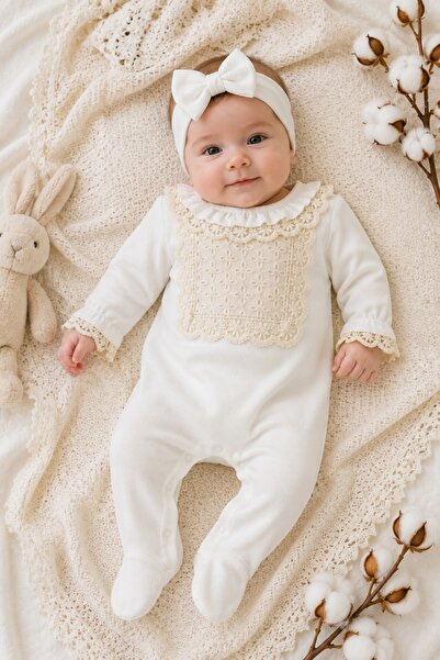 Pure Boutique Salopeta bebe alba cu bentita, dantela eleganta si guleras din ...