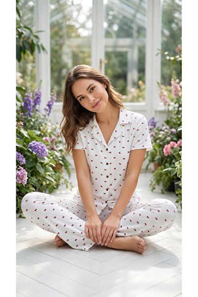LANA HOMEWEAR KADIN BEYAZ KİRAZ BASKILI ÖNDEN DÜĞMELİ BEBE YAKA MİLAN KUMAŞ Y...