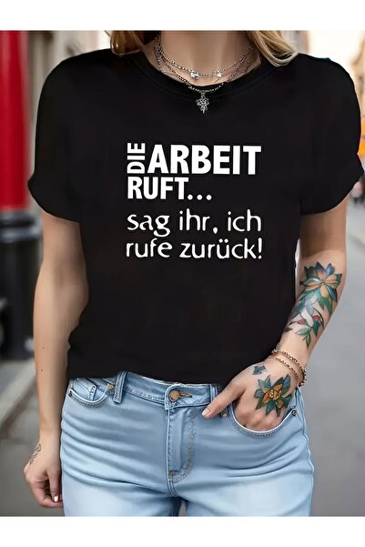 12 HERTZ تي شيرت نسائي بطبعة حروف "DIE ARBEIT RUFT..."، قميص بأكمام قصيرة ويا...
