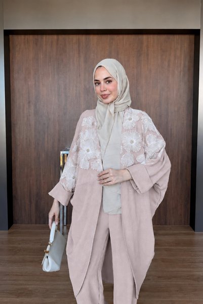 Moda Neval Women's Tulle Floral Embroidered Linen Bat Sleeve Suit