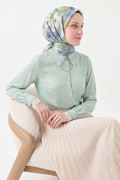 Silk Home وشاح ناعم باللون الأخضر الفستقي مع زهور