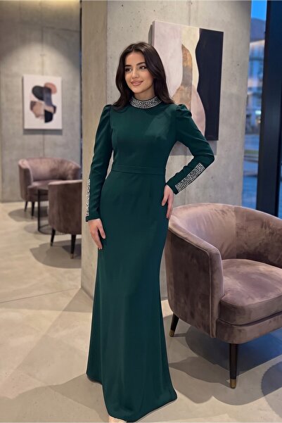 Yakası ve Kolu Taşlı Krep Abiye
