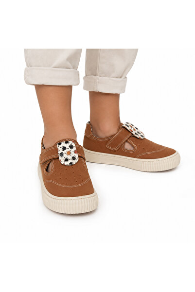Generic Brand Light Decorative Shoe for Children from the Front