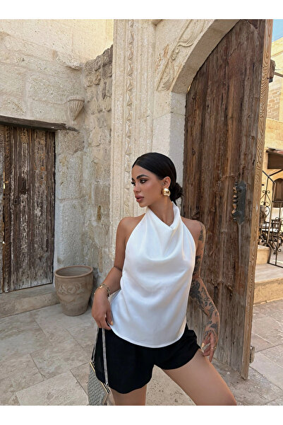 kırmızı butiks Bela satenska bluza sa degaje ovratnikom