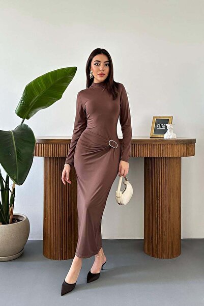 Moda Days فستان نسائي بني اللون بتفاصيل مشبكية وتفاصيل مزركشة وياقة نصف دائري...