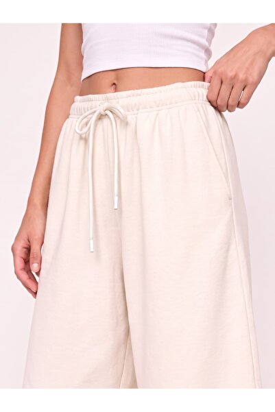 Coredra شورت نسائي من القطن الممشط بقصة مريحة من نوع Jorts Bermuda Ecru - C915
