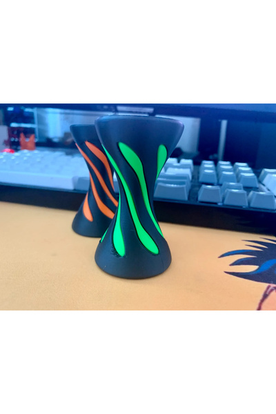Umut's Spiral Illusion Toy - Color May Vary 1 Piece