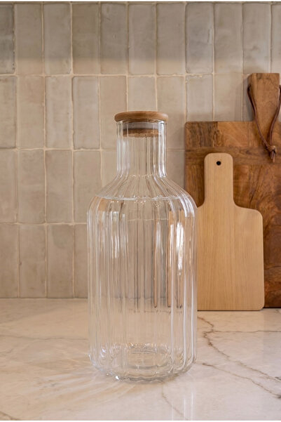 1350 ML Cam Şişe – Ahşap Kapaklı Cam Sürahi – Çizgili Borosilikat Cam Şişe – Şeffaf Cam Su Şişesi – Mutfak İçecek Şişesi 11x25 cm