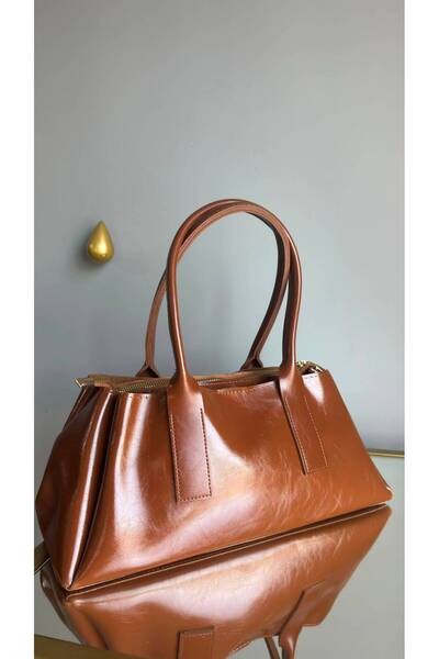 chocolatebag حقيبة يد نسائية من نوع باجيت فورم هيلي باللون البني