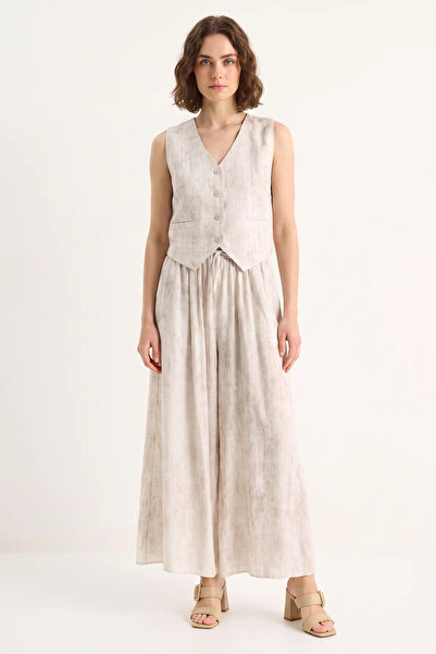 Efnaz style Women's Cream Suit with Vest and Pocket Detail and Flared Skirt