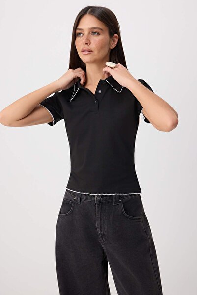 Trendyol Kollektion Schwarzes, tailliertes, elastisches Strick-T-Shirt aus Ba...