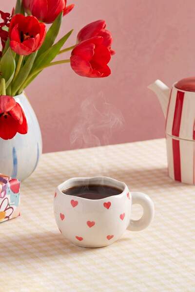 TRENDYOLMİLLA HOME Единична керамична чаша, с отпечатано сърце, TPHAW26UP00006