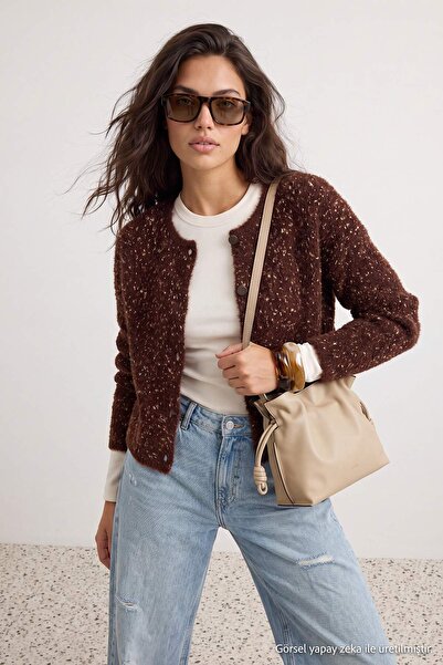 TRENDYOLMİLLA Braun*001 Strickjacke mit weicher Textur und Rundhalsausschnitt...