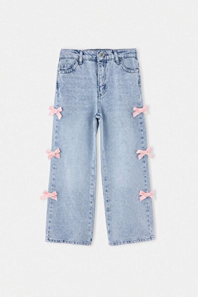 TRENDYOLKIDS Mittelblaue Mädchen-Jeans mit Schleife und weitem Bein TKDAW27JE...