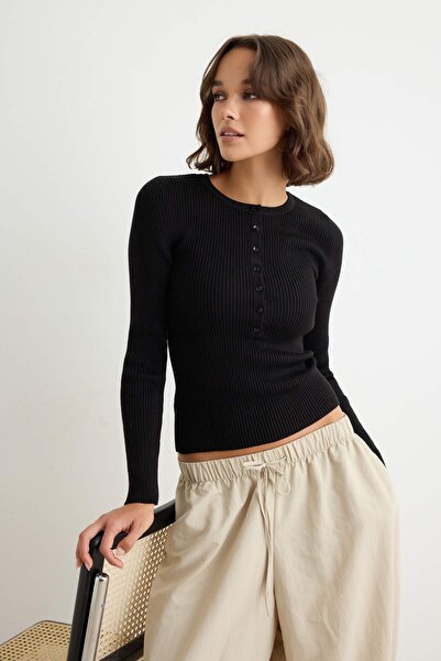 Trendyol Collection Black Crew Neck Fitted/Body-Hugging Basic Knitwear Sweate...