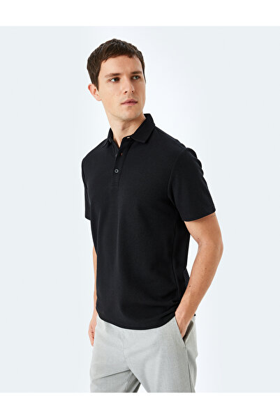 Koton Baumwollgemischtes Kurzarm-T-Shirt mit normaler Passform und Knopfleist...
