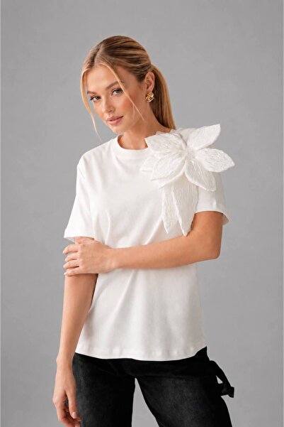 ROBAS Basic T-Shirt με αξεσουάρ τριαντάφυλλου