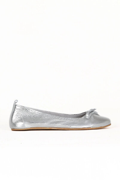 Bueno Shoes Сребристи лъскави кожени дамски балетни пантофки 01we5500