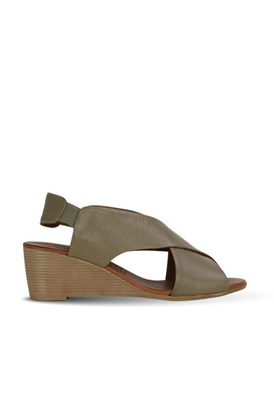 Bueno Shoes Зелени кожени дамски сандали на платформа 01we4004