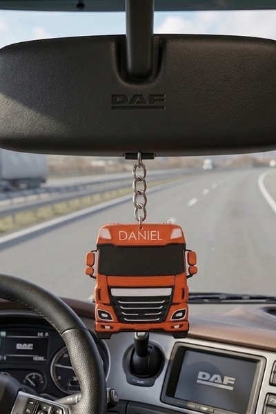 ChillOutlet Breloc camion personalizat cu prenumele Daniel 6,5x5,5 cm