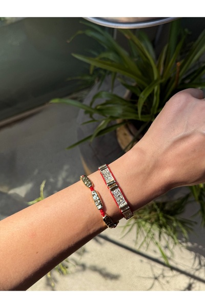 Alveole Jewelry Kırmızı İpli ve Gold Renk Dokulu Asansörlü Bileklik Seti