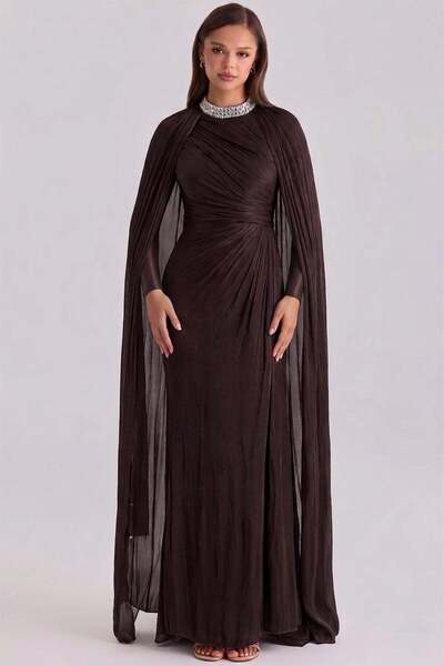 Olcay Yoryo Seiden-Tesettür-Abendkleid mit Steinkragen und Umhang-Detail K. K...