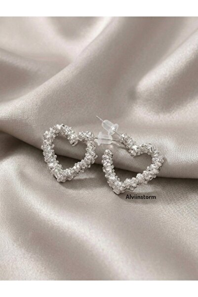 Generic Brand Women's Straw Silver Color Small Size Heart Earrings