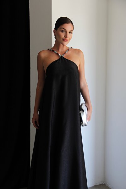 Julidress Rochie lungă maxi, fluidă, din satin negru premium, cu bretele cu m...