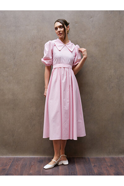 KÜÇÜĞÜM BUTİK Φόρεμα με δαντελένιο γιακά σε ροζ πουά χρώμα και φουσκωτό τελείωμα