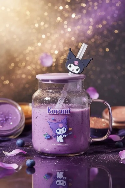 SANRIO Lisanslı Kuromi Kapaklı ve Pipetli Cam Şişe – Figürlü Tasarım Cam Kupa...