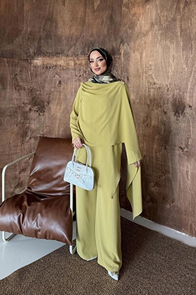 Esma Gündoğdu بدلة بنطلون غير متماثلة باللون الأخضر الزيتي