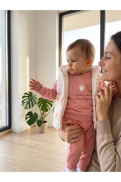 INFANT Set trening 3 piese cu vestuță matlasată inimi roz