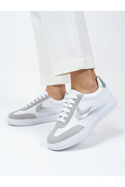 Hare Kadın Spor Ayakkabı Beyaz Gümüş Süet Bağcıklı Düz Taban Günlük Sneaker