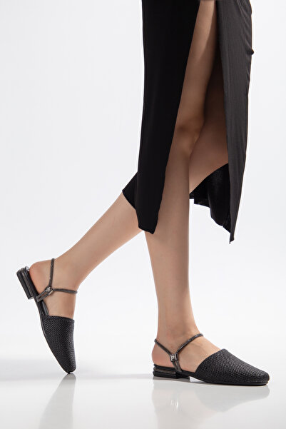 Dubais Shoes Γυναικεία πέδιλα και παντόφλες από ψάθα με πέτρες, κλειστά μπροσ...