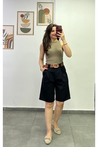 bydenizcollection شورت من القماش القطني مع جيوب وحزام بتفاصيل مميزة