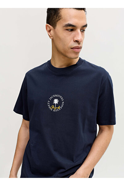 Jack & Jones تي شيرت رجالي باللون الأزرق الداكن مطبوع عليه شعار عادي 12295125...