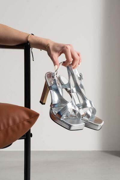 FSKOMBİN Malmo Silver Cross-Strapped Women's Platform Heeled Shoes