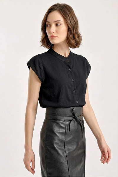 buğrahayalin Women's Half Sleeve Shirt - Black