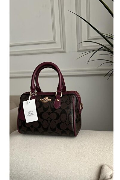 By Coach حقيبة كتف فاخره وانيقه مصممه لنساء