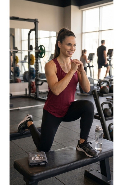 THUGFIT قميص نسائي أساسي برقبة دائرية وتصميم رياضي