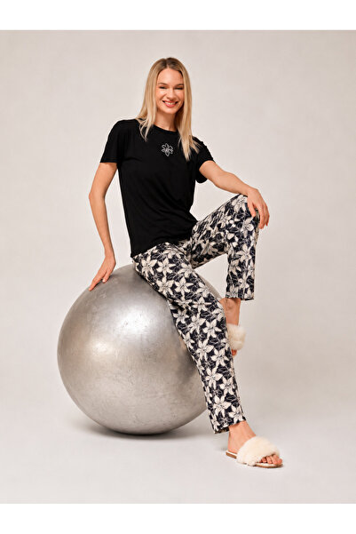 Kadın Viskon Çiçek Desenli Kısa Kollu Pijama Takımı Siyah