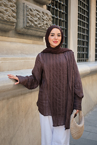 LOCCO تونيك نسائي مخطط بتفاصيل مزمومة على الكتف باللون البني